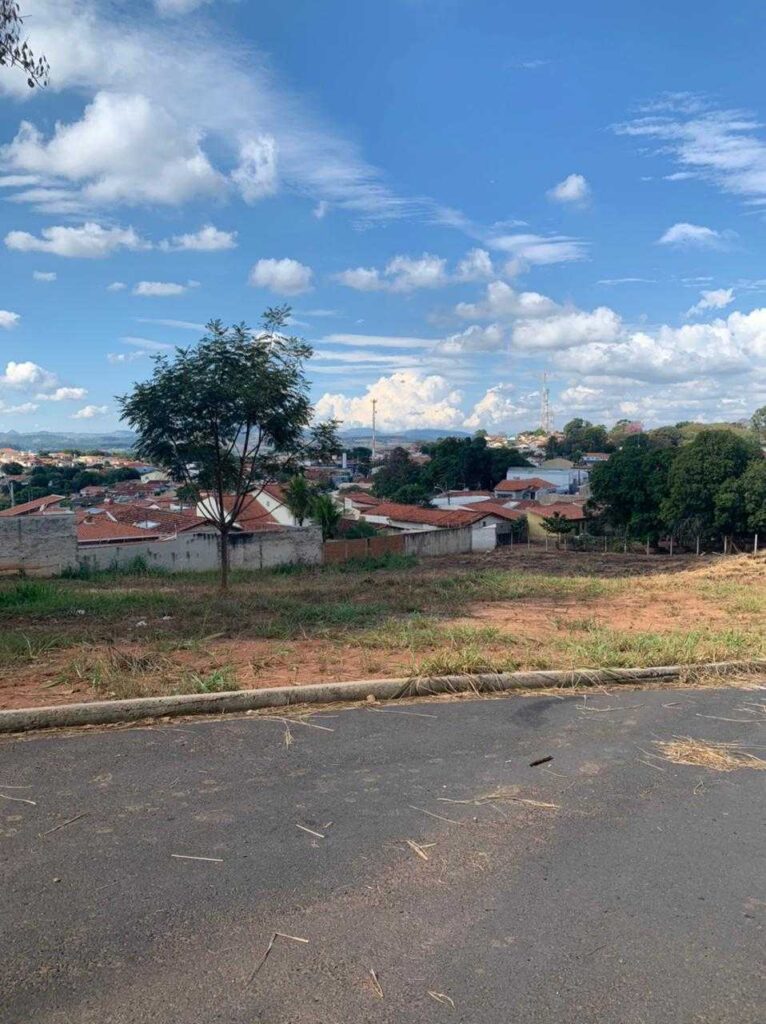 Vendem-se terrenos - R. Francisco de Paula Ferraiol, São Vicente - a partir de 380,32m². R$ 136.800 mil