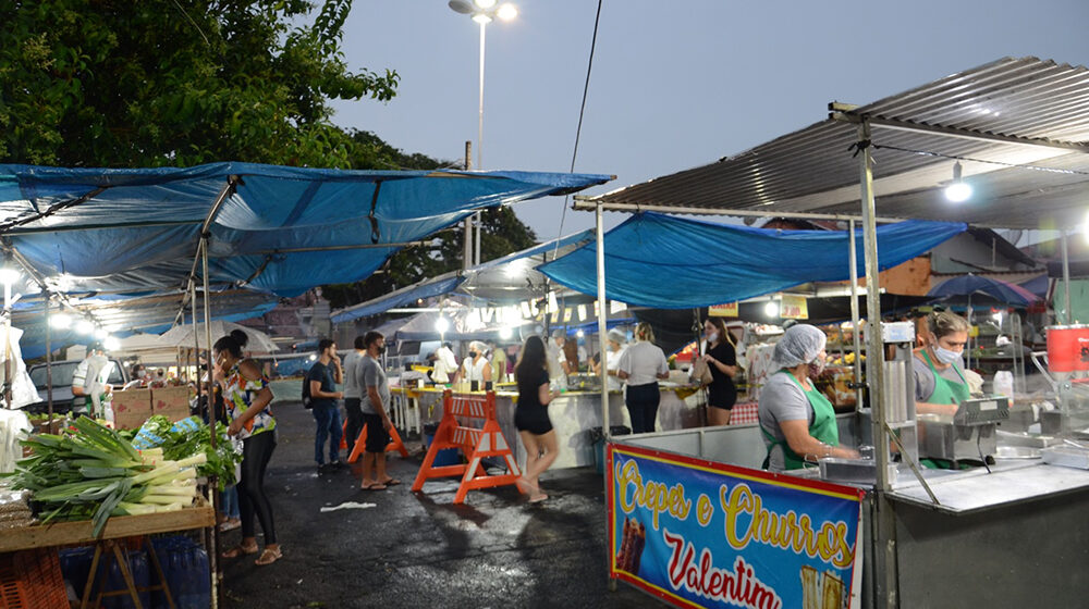 Lanche com carne louca é a atração do Educandário na Feira Noturna