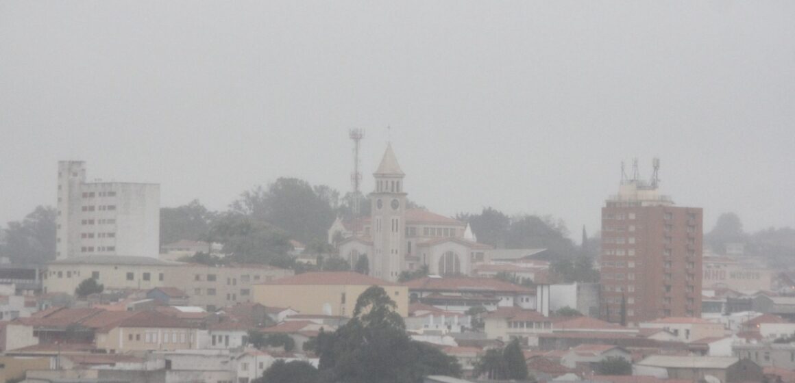 Temperatura ‘despenca’ e frio bate recorde: 2,6ºC