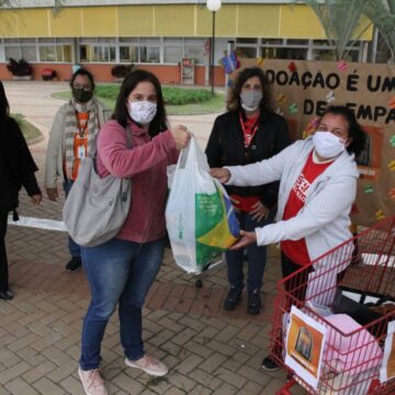 Drive-thru do Sesi arrecada 160 peças à Campanha do Agasalho