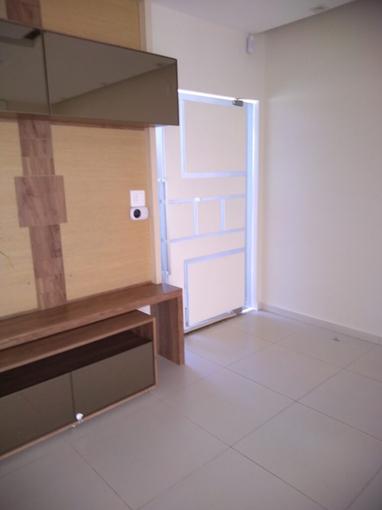 Casa em condomínio fechado – excelente acabamento, 3 dormitórios – R$ 900 mil
