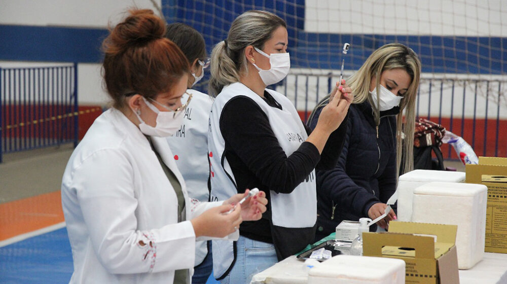 Casos de Covid recuam, mas óbitos crescem