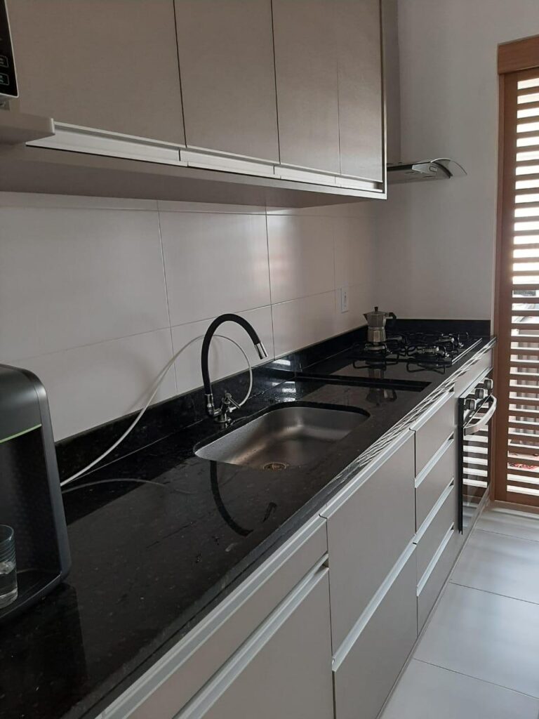 Vende-se apartamento - Condomínio Residencial Villagio di Lucca: 2 dormitórios - sala - cozinha - banheiro social - lavabo - área de serviço. Aceita financiamento bancário. R$ 285 mil