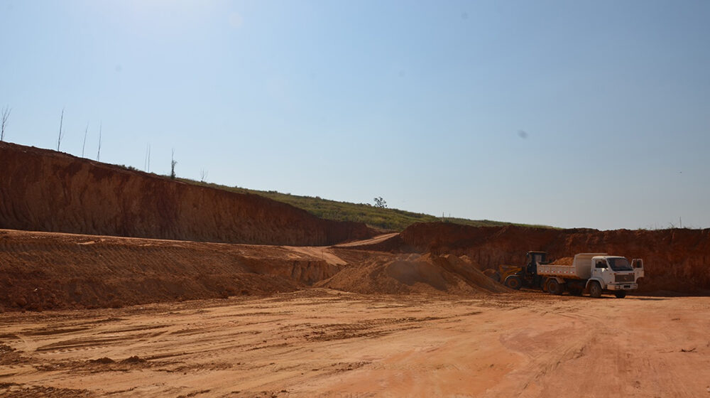 Terraplanagem no aterro alcança fase final da 3ª etapa