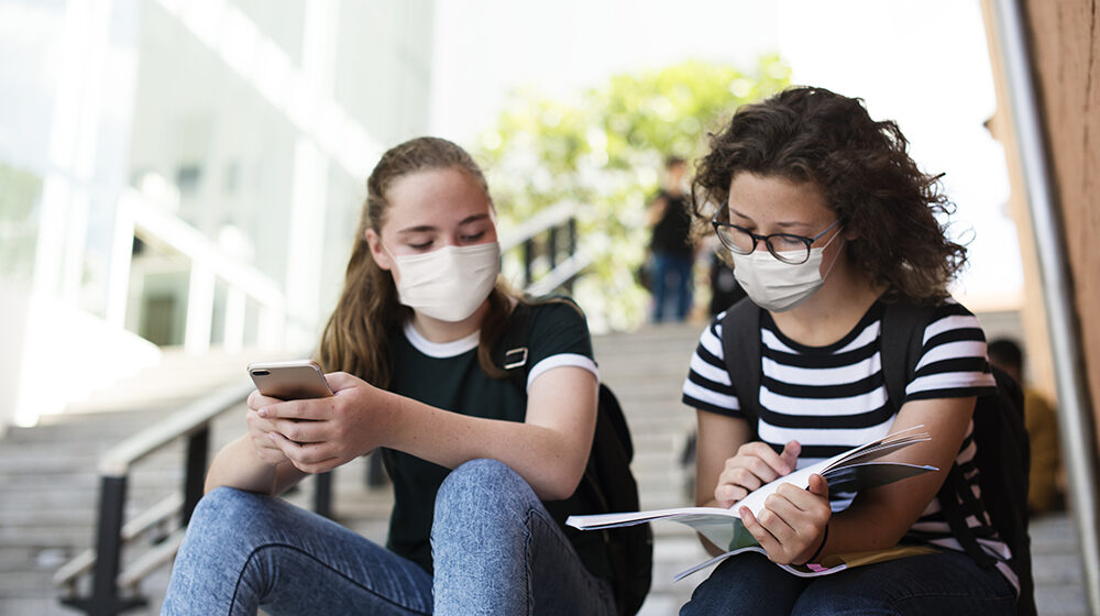 Estado pagará R$1 mil para manter estudantes do ensino médio na escola