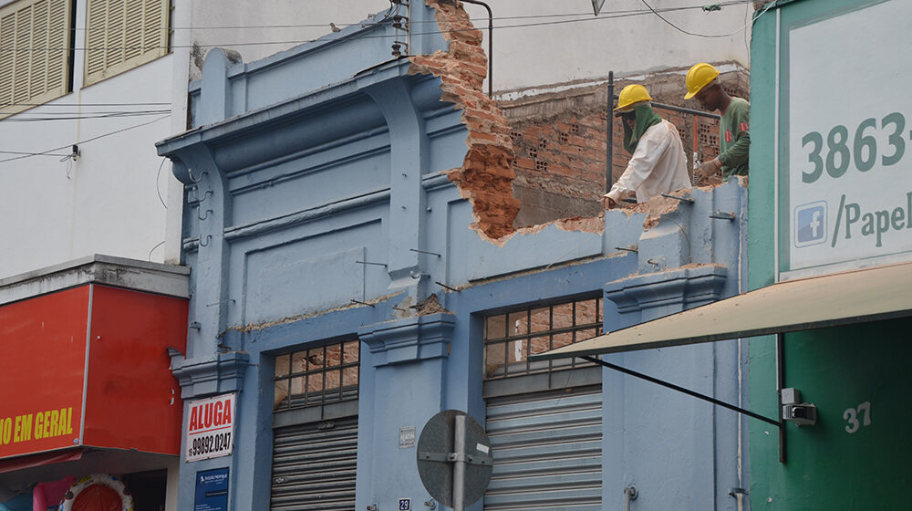 Imóvel da antiga pastelaria kashiba é demolido