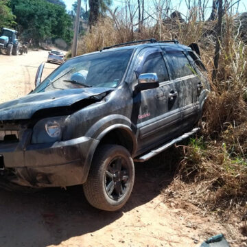 Capotamento em estrada rural deixa 4 feridos