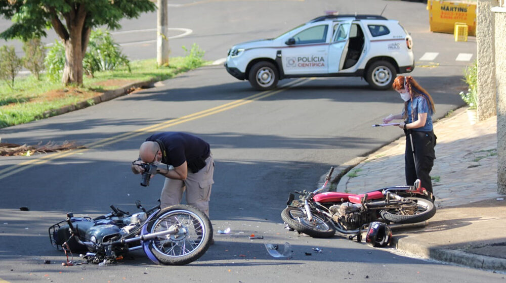 Colisão entre motos deixa dois feridos no São Vicente