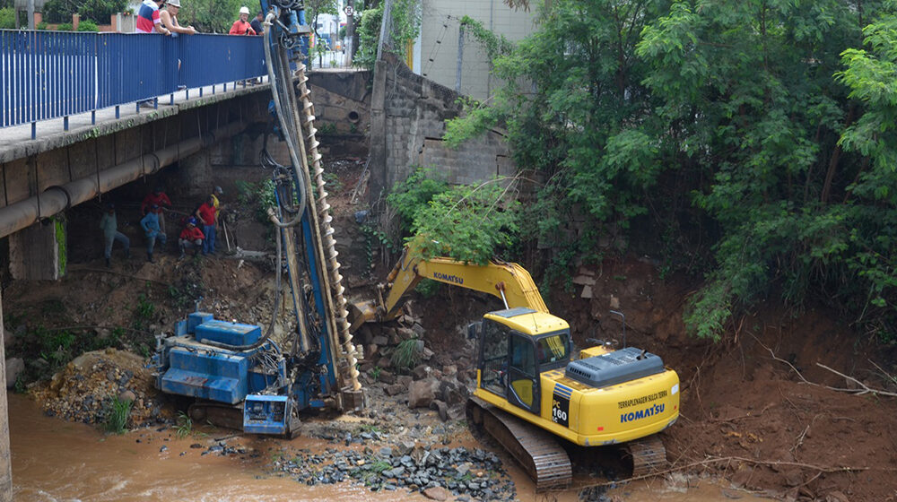 Obra de contenção quer evitar processo de erosão no ribeirão