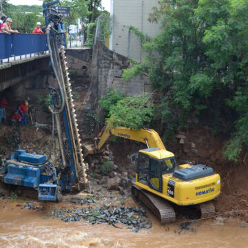 Obra de contenção quer evitar processo de erosão no ribeirão