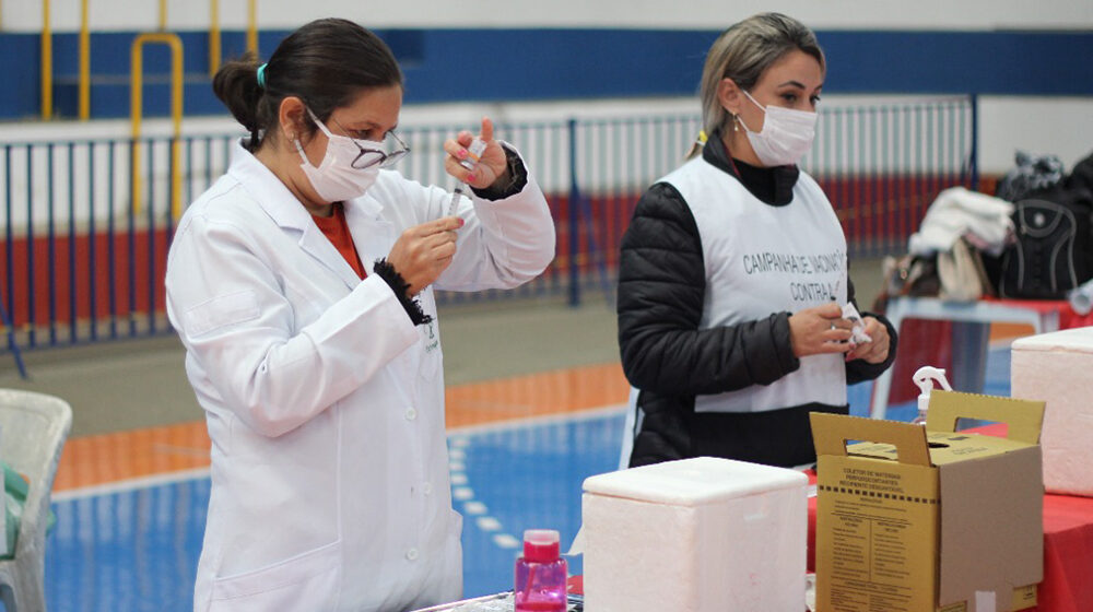 Saúde antecipa aplicação da segunda dose em adolescentes