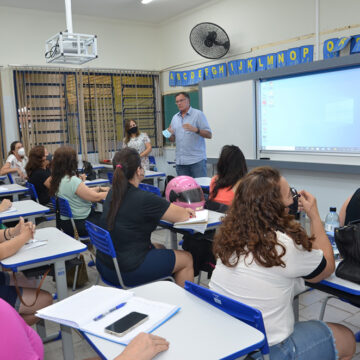 Secretaria de Educação investe em lousas digitais