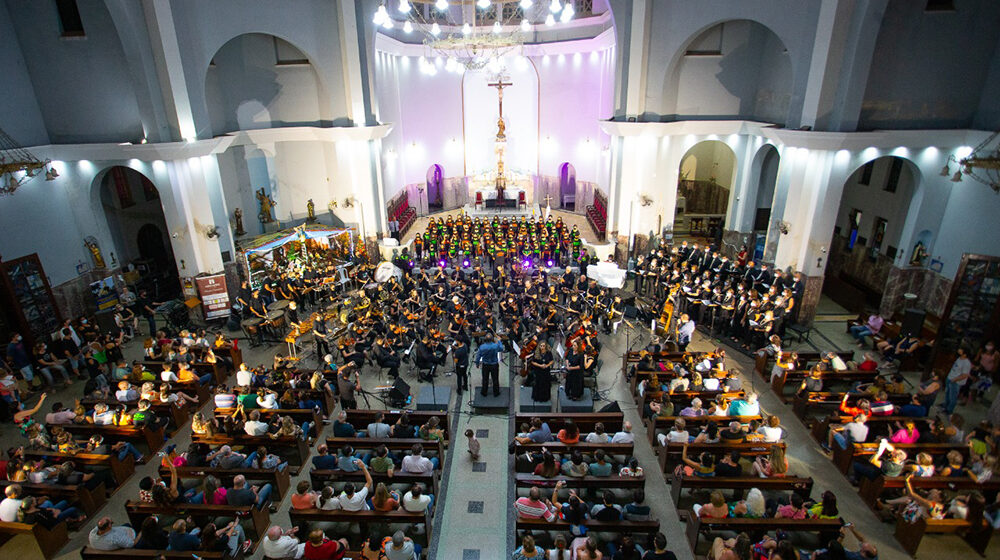 Mais de 500 prestigiam noite de abertura da Cantata de Natal