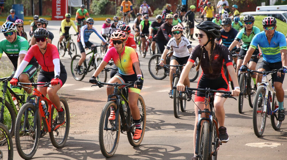 500 pedalam em passeio ciclístico