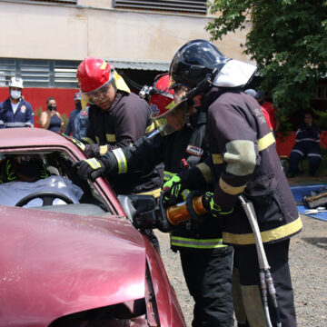 Defesa Civil abriga treinamento de salvamento veicular