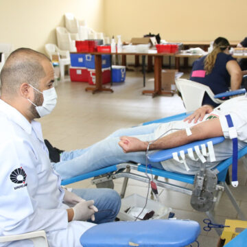 Coleta de sangue fecha ano com 593 bolsas