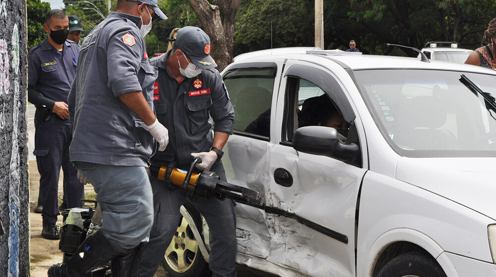 Saveiro e Corsa colidem violentamente no “Flávio Zacchi”