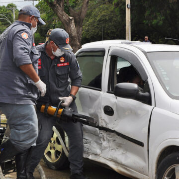 Saveiro e Corsa colidem violentamente no “Flávio Zacchi”