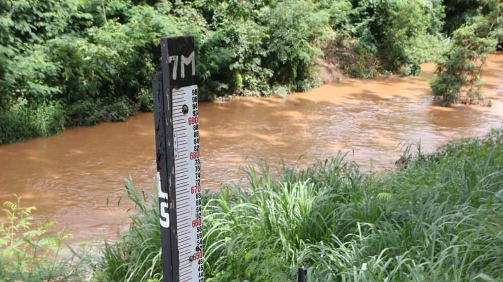 Defesa Civil intensifica alertas e ações para período de chuvas