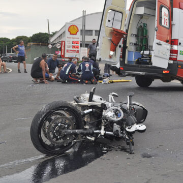 Suzuki colide contra Pálio na Francisco de Paula