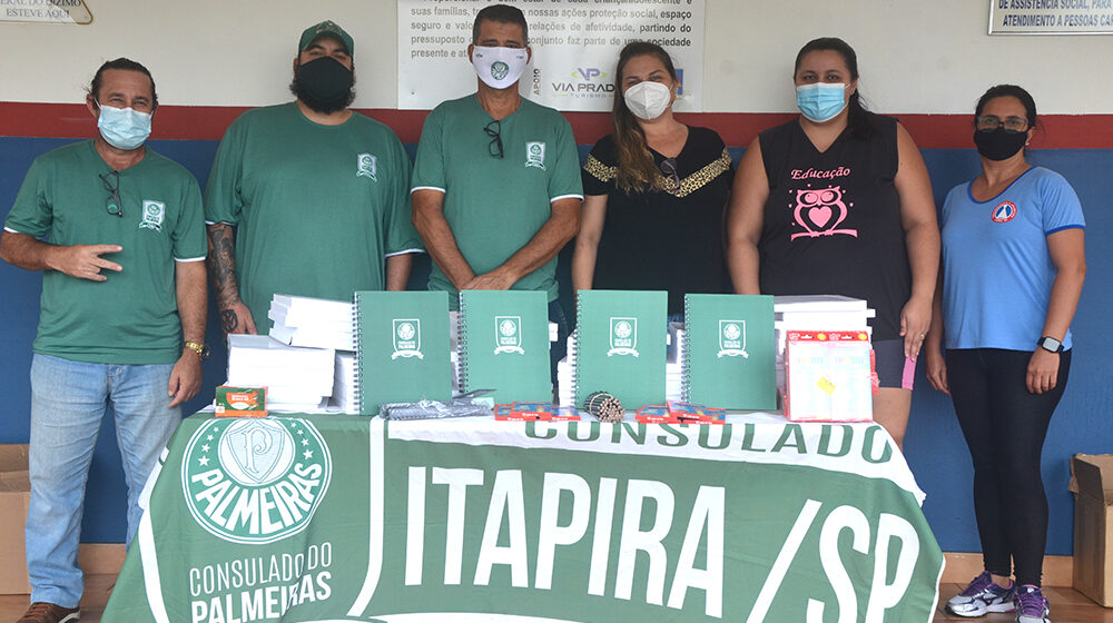 Educandário recebe doação de material escolar do Consulado do Palmeiras