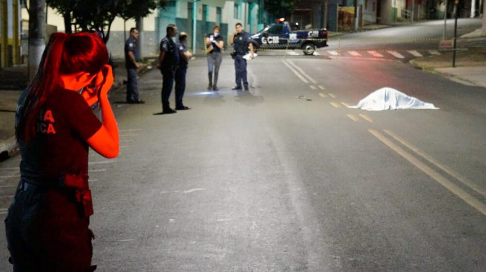 Homem é baleado e morto na Av. Virgolino de Oliveira