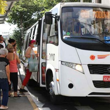 Projeto é aprovado e reduz tarifa de ônibus e isenta aos feriados