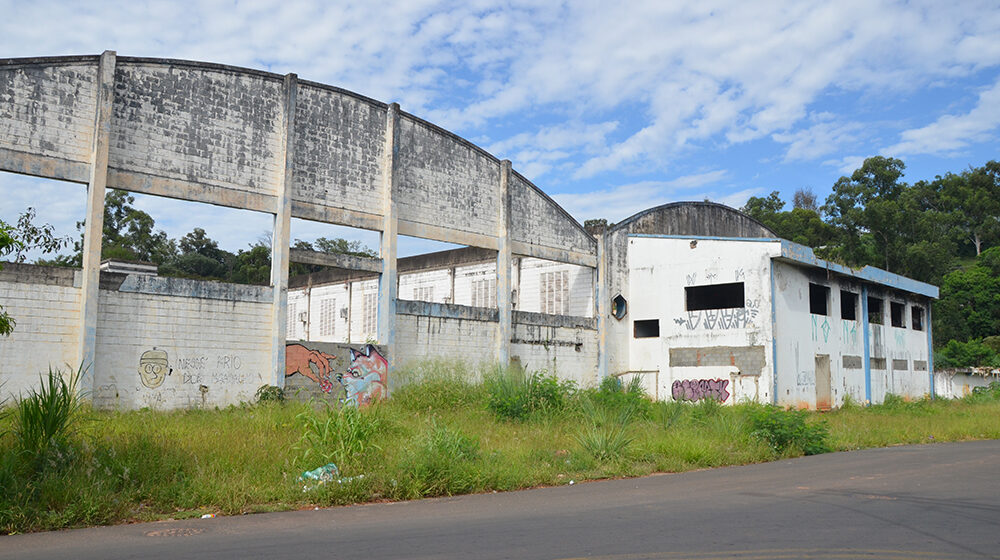 Prefeito se reúne com proprietário para detalhar demolição de complexo industrial