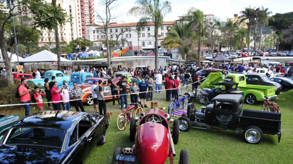 Encontro de carros antigos volta a ser realizado em Águas de Lindoia