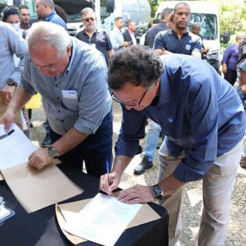 Município é contemplado com ambulância e caminhão basculante