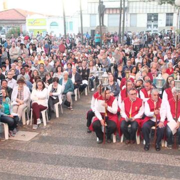 Após dois anos, católicos voltam a realizar missa campal no domingo de páscoa