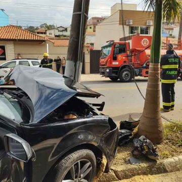 Golf X poste: motorista é autuado em flagrante por embriaguez