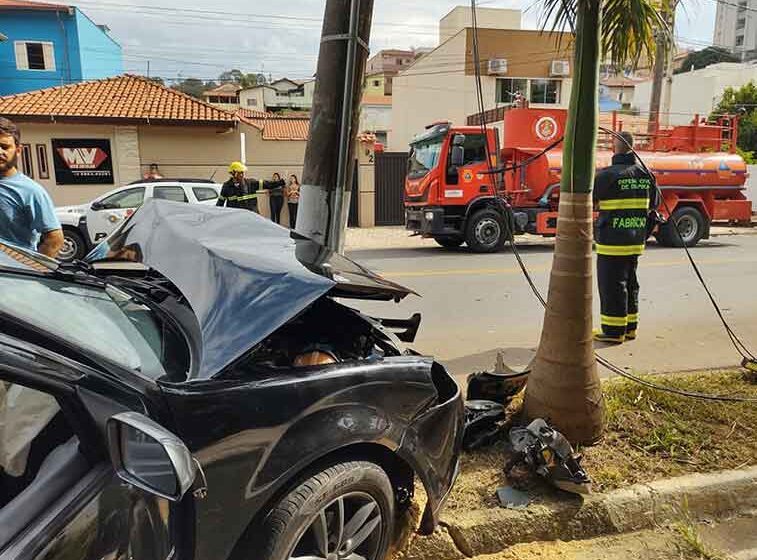 Golf X poste: motorista é autuado em flagrante por embriaguez