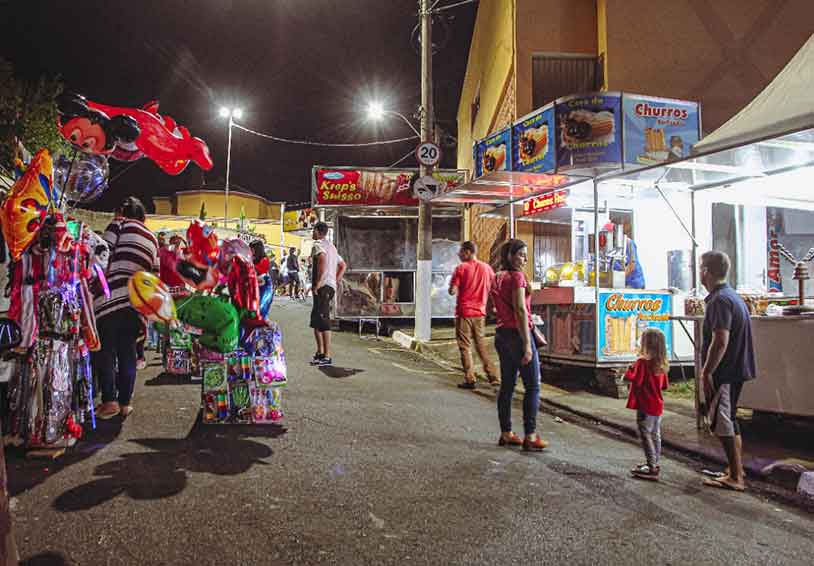 Parque de diversoes da Festa de Maio começa a funcionar em Itapira