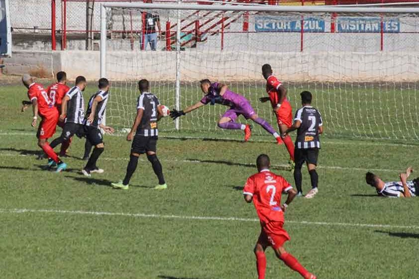 Esportiva vence o Rio Branco no Chico Vieira e é líder