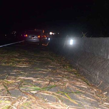 Sujeira na pista causa acidente na SP-147