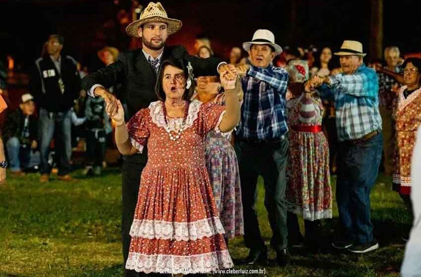 Vida Mais realiza Festa Junina com muita dança, prêmios e show