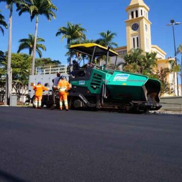 Recapeamento na Praça Bernardino altera o trânsito na região central