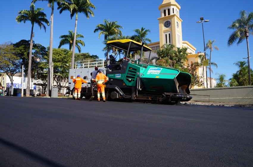 Recapeamento na Praça Bernardino altera o trânsito na região central