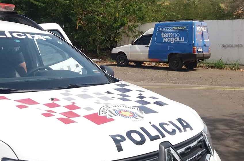 Entregador é trancado em furgão por ladrões em ação de roubo