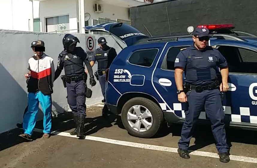 GCM captura ladrão que invadiu restaurante na madrugada