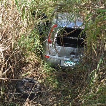 Condutora de Corsa perde controle e causa acidente na Itapira/Amparo