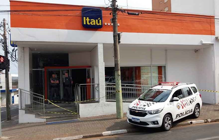 Itaú fica interditado após ser encontrado “chupa cabra” em caixa eletrônico