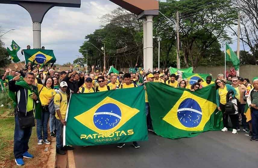 Itapirenses embarcam para ato cívico em São Paulo