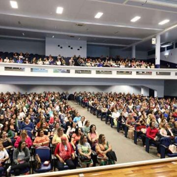 Professores são homenageados em evento da Secretaria de Educação