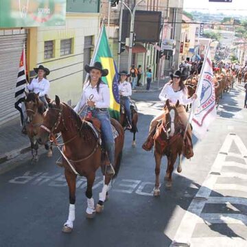 Romaria de cavaleiros em louvor à Padroeira marca presença em Itapira