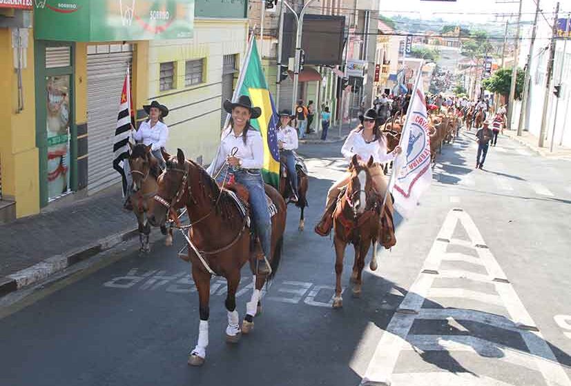 Romaria de cavaleiros em louvor à Padroeira marca presença em Itapira