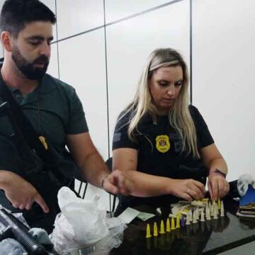 Polícia Civil localiza moto roubada e apreende cocaína e maconha