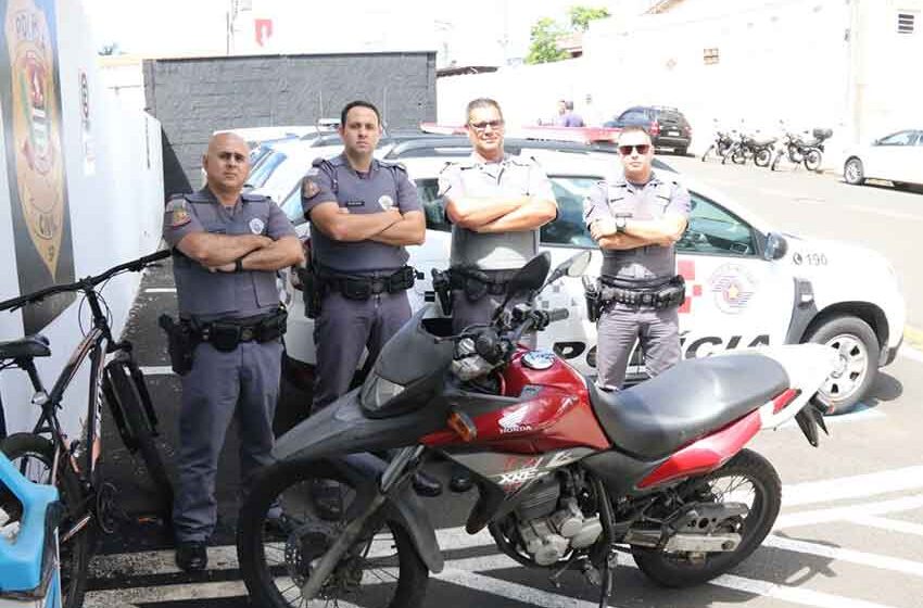 PM recupera XRE furtada e ainda apreende meio quilo de cocaína