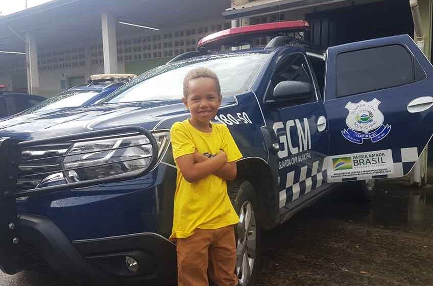 Garoto de 7 anos ganha festa surpresa na GCM